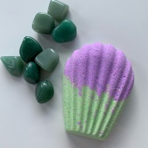 Bath Bomb with Green Aventurine Crystal